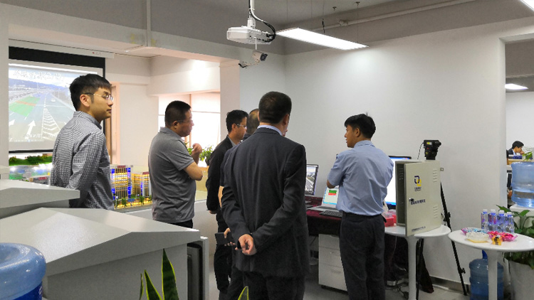云南省公安廳黨委委員、昆明市副市長(zhǎng)、市公安局黨委書記、局長(zhǎng)周建忠一行蒞臨聯(lián)誠科技調(diào)研指導(dǎo)！